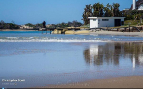 Shore Cottage- over the road to the water's edge!